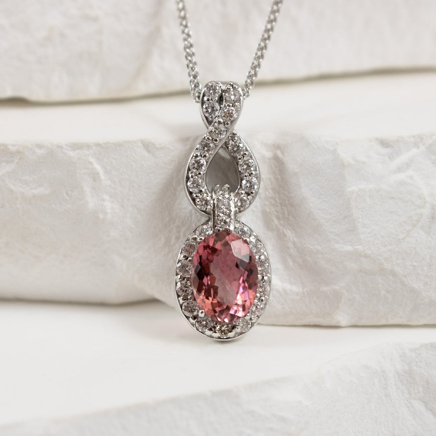 10K White Gold Pink Tourmaline & Diamond Necklace

7x5 Oval Pink Tourmaline 

0.25 Total Natural Diamond Weight I1-2 Clarity, HI Colour

Chain Length 

