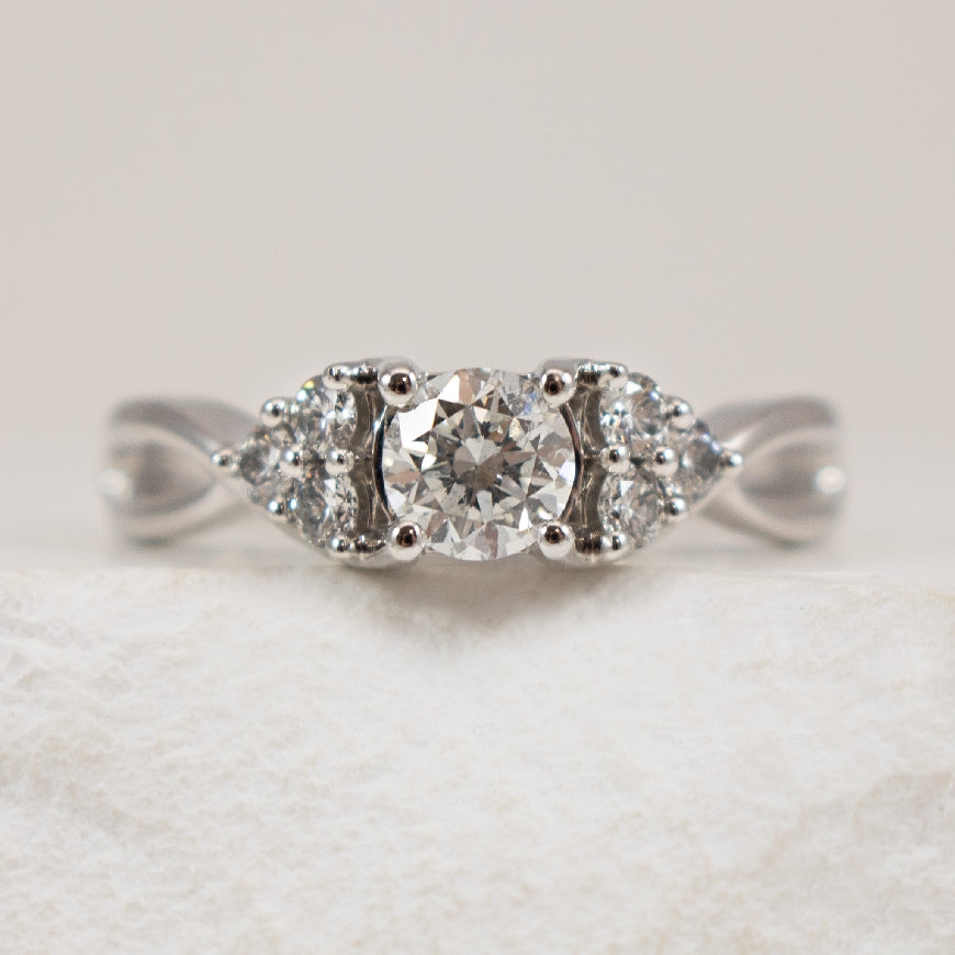 19K White Gold Canadian Diamond Accented Ring 

0.446 Carat of Round Brilliant Cut Canadian Diamond of I1 Clarity, H Colour

0.696 Total Natural Diamond Weight 

Band Width 2mm

Finger Size