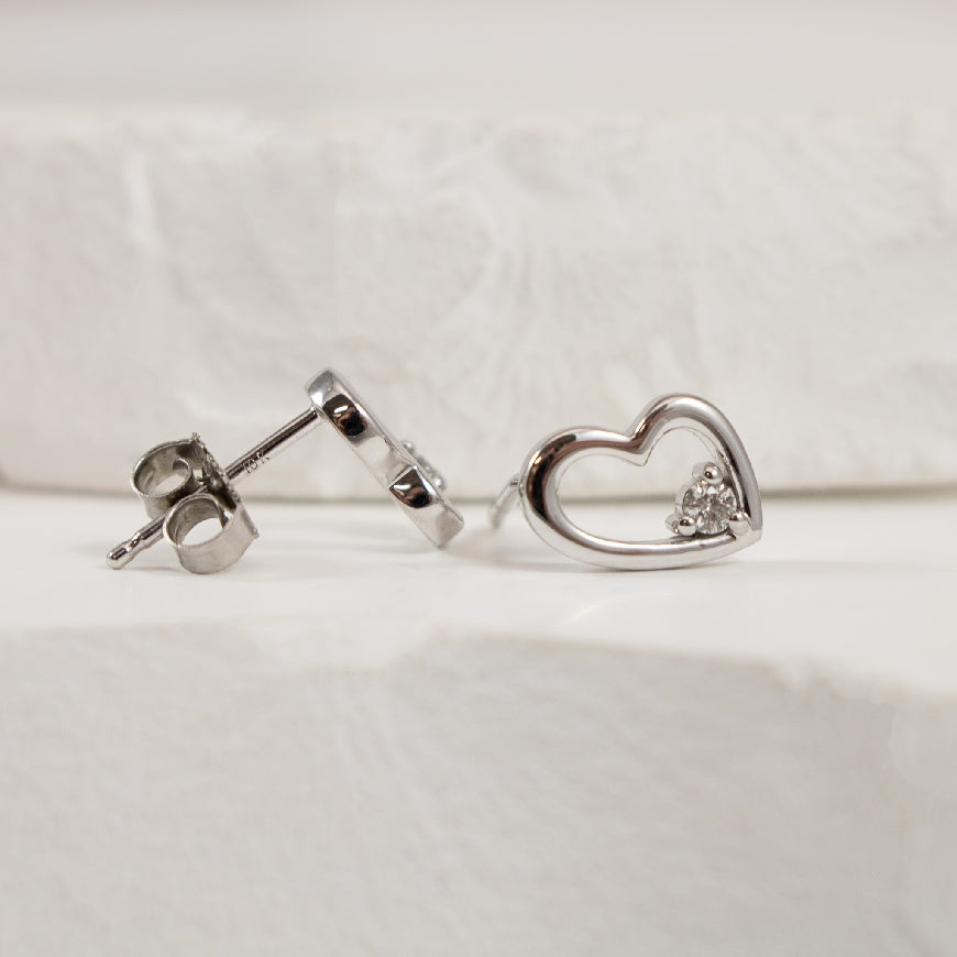 10K White Gold Natural Diamond Heart Earrings 

0.05 Total Natural Diamond Weight 

