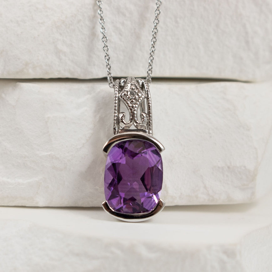 10KW Vintage Inspired Amethyst & Diamond Necklace 

10K White Gold Vintage Inspired Amethyst & Diamond Necklace 

Chain Length 18'

