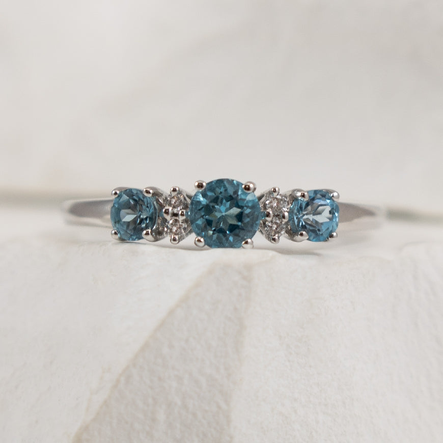 10KW Blue Topaz & Diamond Trinity Ring            

10K White Gold Blue Topaz & Diamond Trinity Ring

Finger Size 

