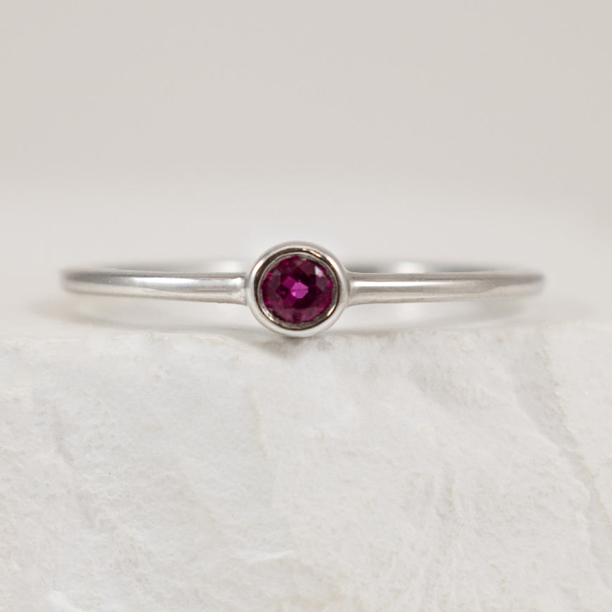 10K White Gold Ruby Ring 

Finger Size 

