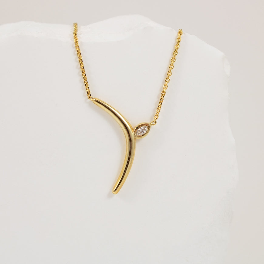 14KY Marquise Diamond 'Boomerang' Necklace           

14K Yellow Gold Natural Diamond Marquise Boomerang Necklace

0.04 Carat of Natural Marquise Cut Diamond 

Chain Length 18'