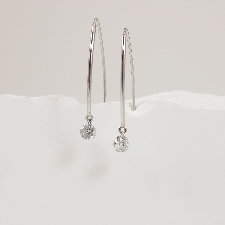 18KW Single Drilled Diamond Drop Earrings         

18K White Gold Drilled Natural Diamond Drop Earrings

0.45 Total Natural Diamond Weight SI Clarity, F Colour

Earring Closure Spearhook
