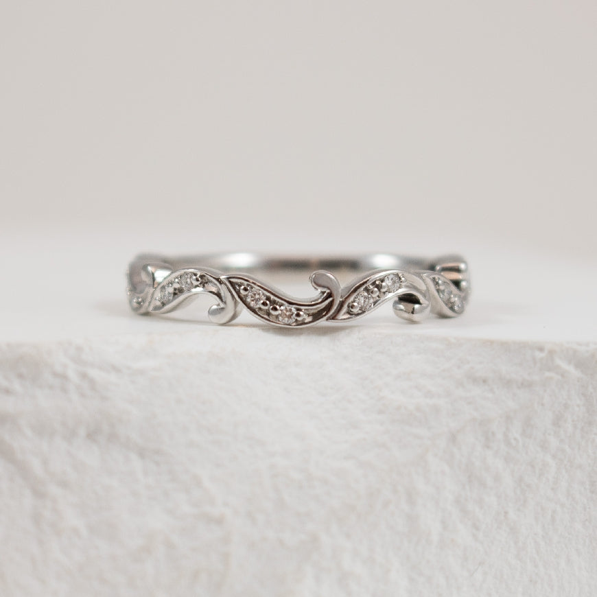 10KW Diamond Nature Inspired Band                

10K White Gold Natural Diamond Vine Band 

0.08 Total Natural Diamond Weight of I1-2 Clarity, H-J Colour

Finger Size 6.5
