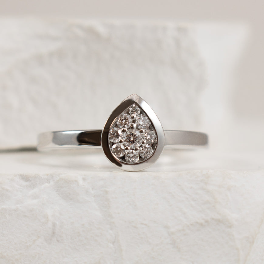 14KW Diamond Pave Pear Shape Cluster Ring         

14K White Gold Natural Diamond Pave Pear Shape Cluster Ring 

0.50 Total Natural Diamond Weight 

Finger Size 6.5
