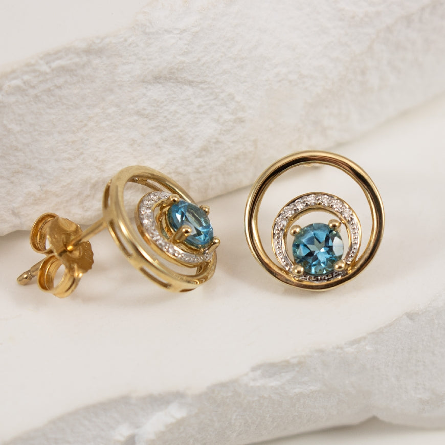 10KY Blue Topaz & Diamond Circle Earrings         

10K Yellow Gold Blue Topaz & Diamond Circle Earrings

Earring Closure Post with Butterfly Back

