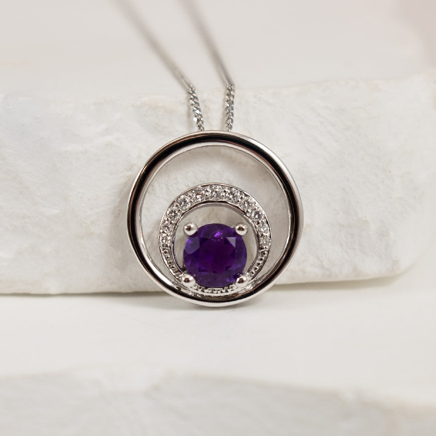 10KW Amethyst & Diamond Circle Necklace           

10K White Gold Amethyst & Diamond Circle Necklace 

Chain Length 

 