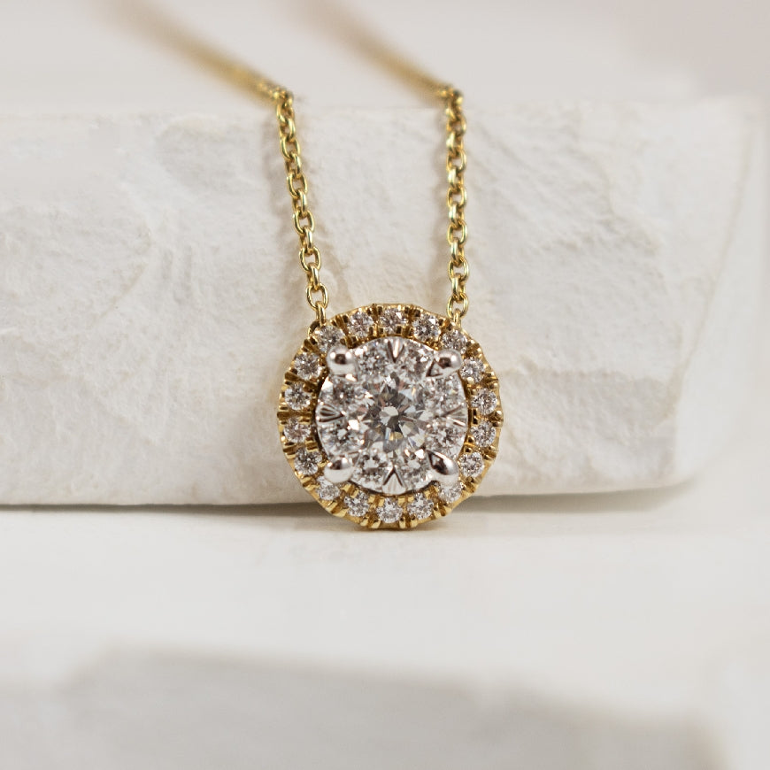 14KY Lovebright Diamond Halo Necklace               

14K Yellow Gold Lovebright Natural Diamond Halo Necklace 

0.33 Total Natural Diamond Weight SI Clarity, GH Colour

Chain Length 18' 
