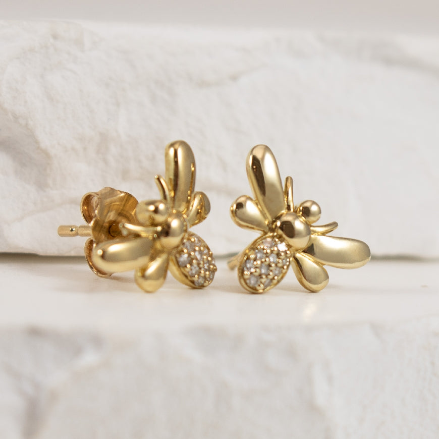 10KY Diamond Bee Earrings                      

10K Yellow Gold Natural Diamond Bee Earrings

0.06 Total Natural Diamond Weight 

Earring Closure Post with Butterfly Back 
