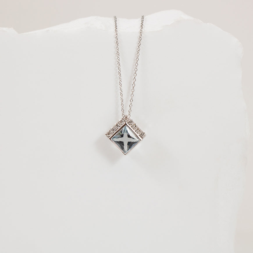 10KW Princess Cut Aquamarine & Diamond Necklace   

10K White Gold Princess Cut Aquamarine & Natural Diamond Bezel Set Necklace



0.80 Carat Princess Cut Aquamarine




0.14 Total Natural Diamond Weight



Chain Length 18'
