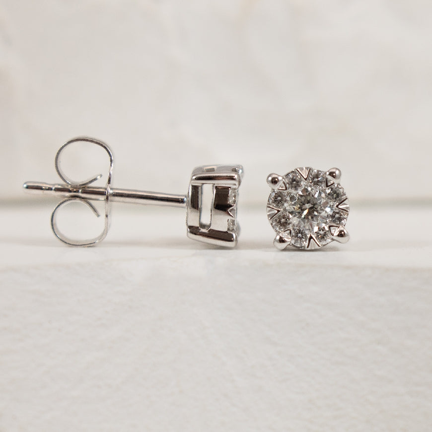 14KW Lovebright Diamond Earrings                   

14K White Gold Lovebright Natural Diamond Earrings 

0.25 (0.75ct Look) Total Natural Diamond Weight SI Clarity, GH Colour

Earring Closure Post with Butterfly Back 
