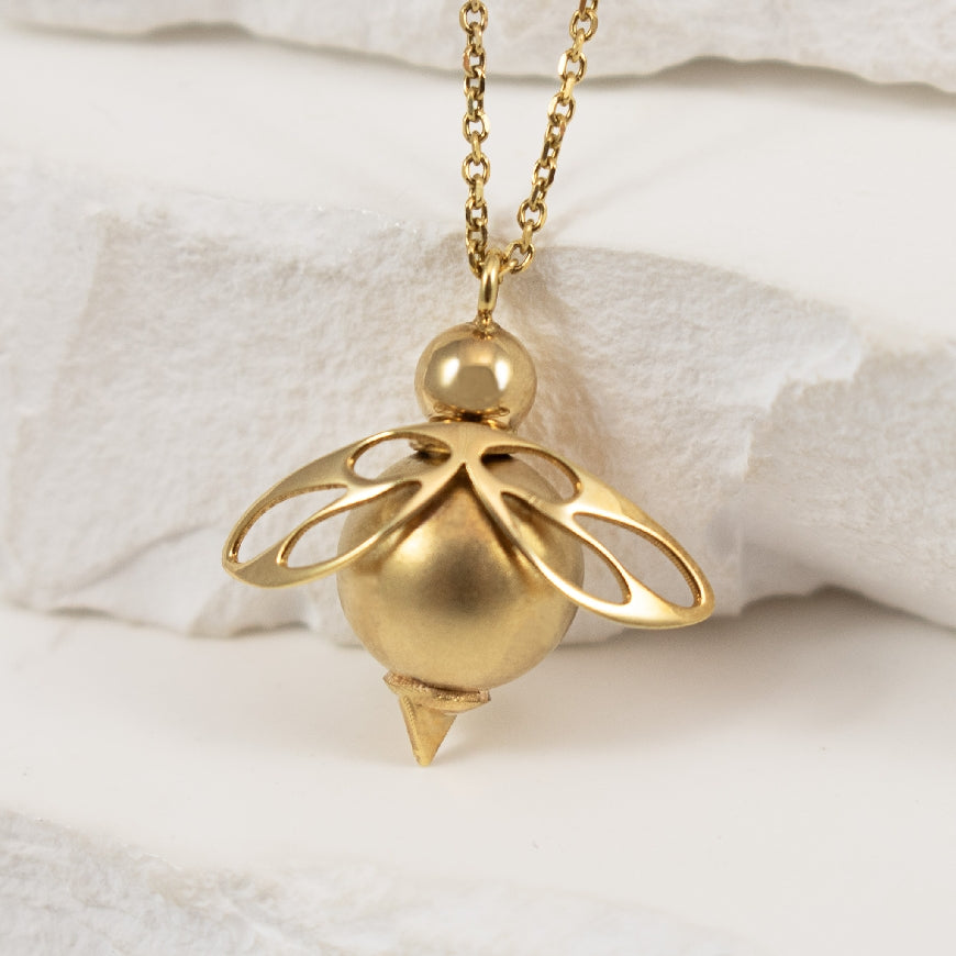 14KY Honey Bee Necklace                           

14K Yellow Gold Honey Bee Necklace

Chain Length 18' (Adjustable to 17')

2.57 Grams
