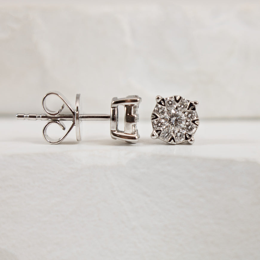 14KW 0.50CT Look Lovebright Diamond Earrings      

14K White Gold Lovebright Natural Diamond Earrings 

0.35 (0.50CT Look) Total Natural Diamond Weight of SI Clarity, GH Colour

Earring Closure Post with Butterfly Back 
