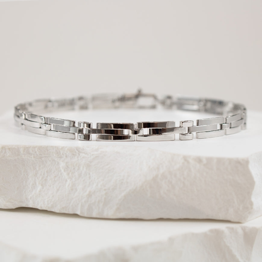 10KW 8.2GR Fancy Link Bracelet                    

10K White Gold Fancy Link Bracelet

8.20 Grams

Bracelet Length 8'

