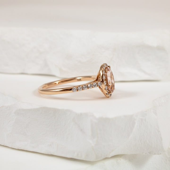 14KR Oval Cut Morganite & Diamond Halo Ring