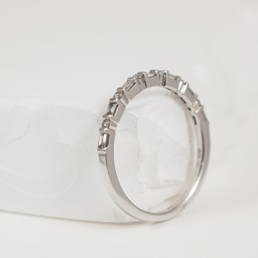 14KW Baguette & Round Cut 0.25CT Diamond Band