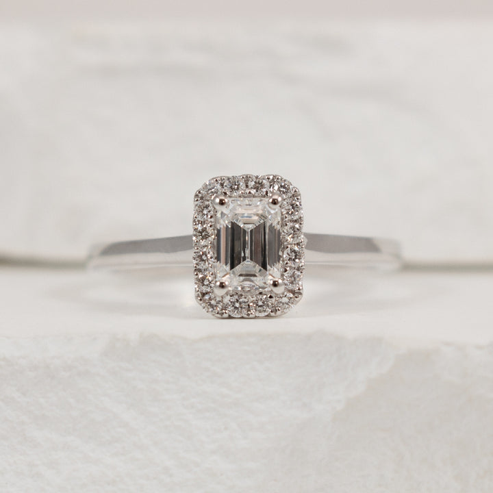 14KW Emerald Cut Halo Diamond Engagement Ring     

14K White Gold Roman & Jules Lab Grown & Natural Diamond Halo Engagement Ring 

Center - 0.50 Carat Emeral Cut Lab Grown Diamond of SI1 Clarity, E Colour, Excellent/ Very Good Cut, IGI Certified