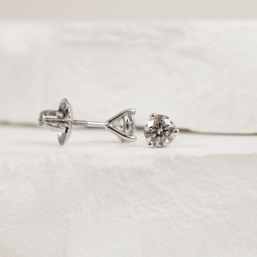 14KW 0.35CT Round Diamond Solitaire Earrings        

14K White Gold Natural Diamond Solitaire Earrings 

0.35 Total Natural Round Brilliant Cut Diamond Weight SI1 Clarity, J Colour

Earring Closure Post with Butterfly Back

