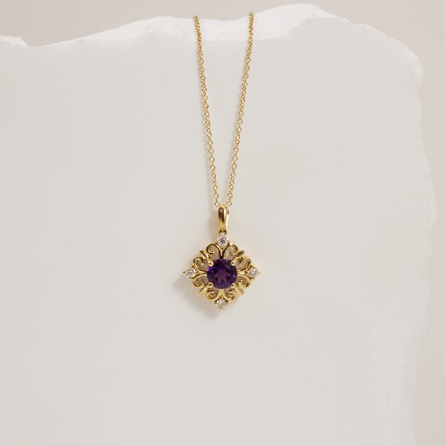 10KY Vintage Style Amethyst & Diamond Necklace    

10K Yellow Gold Amethyst & Diamond Necklace 

0.09 Total Natural Diamond Weight

Chain Length 18'




