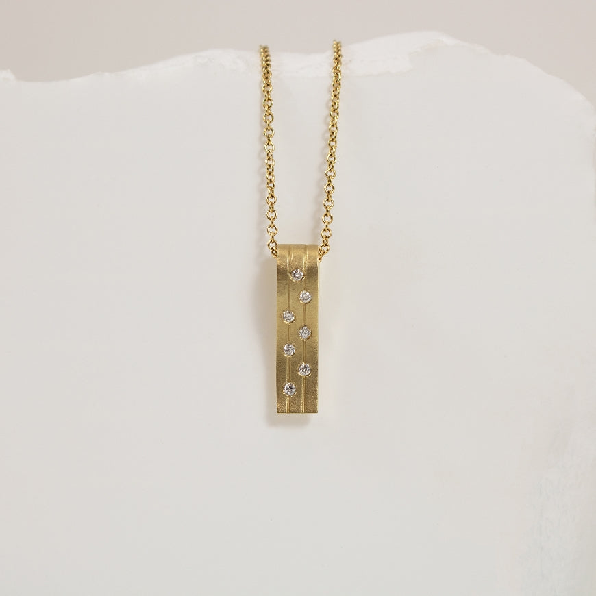 14KY Bassali Gypsy Set Diamond Bar Necklace         

14K Yellow Gold Basasli Natural Diamond Necklace

0.07 Total Natural Diamond Weight

Chain Length 18' (Adjustable to 16' or 17')

