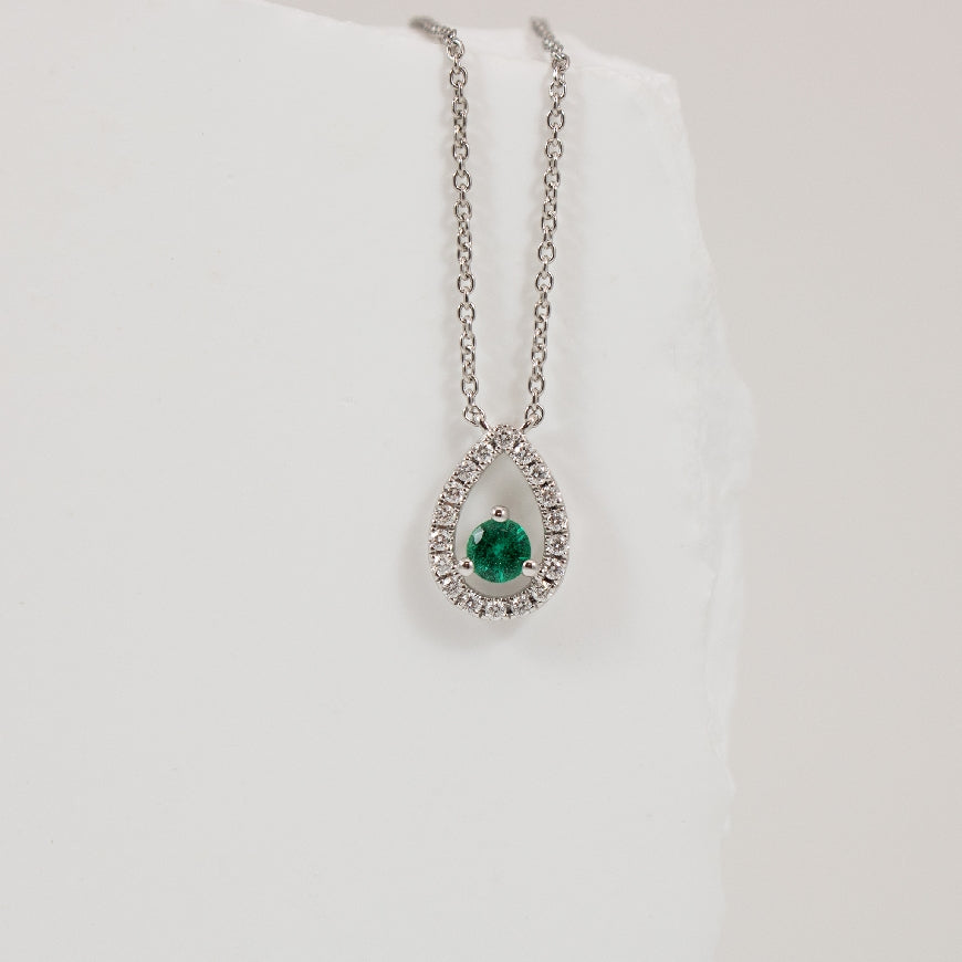 14KW Roman & Jules Emerald & Diamond Necklace     

14K White Gold Roman & Jules Emerald & Natural Diamond Necklace 

0.19 Carat Emerald 
0.13 Total Natural Diamond Weight SI Clarity, GH Colour

Chain Length 18' Adjustable


