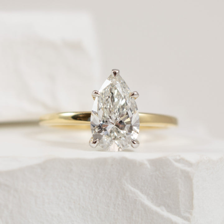 14KY Diamond Solitaire & Hidden Halo Engagement Ring

14K Yellow Gold Lab Grown Diamond Solitaire & Hidden Halo Engagement Ring

Center - 1.53 Carat Pear Shaped Lab Grown Diamond VS2 Clarity, F Colour, Excellent Cut, IGI Certified 

Accent - 0.