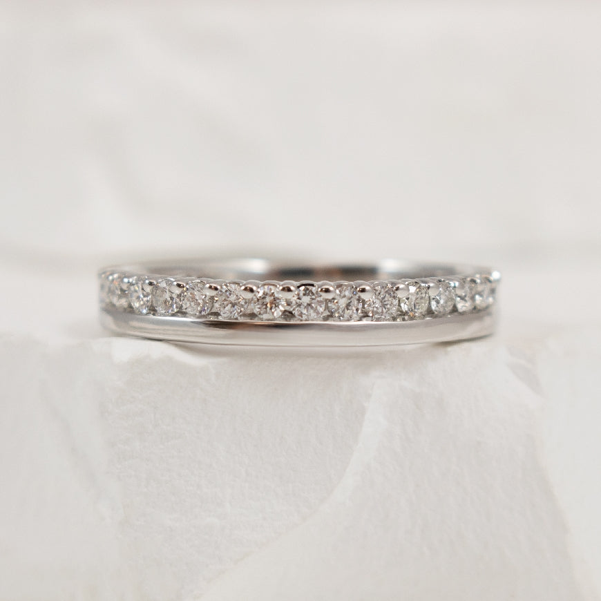 14KW 0.33CT Split Diamond Band                    

14K White Gold Natural Diamond Band

0.33 Total Natural Diamond Weight

Finger Size 
