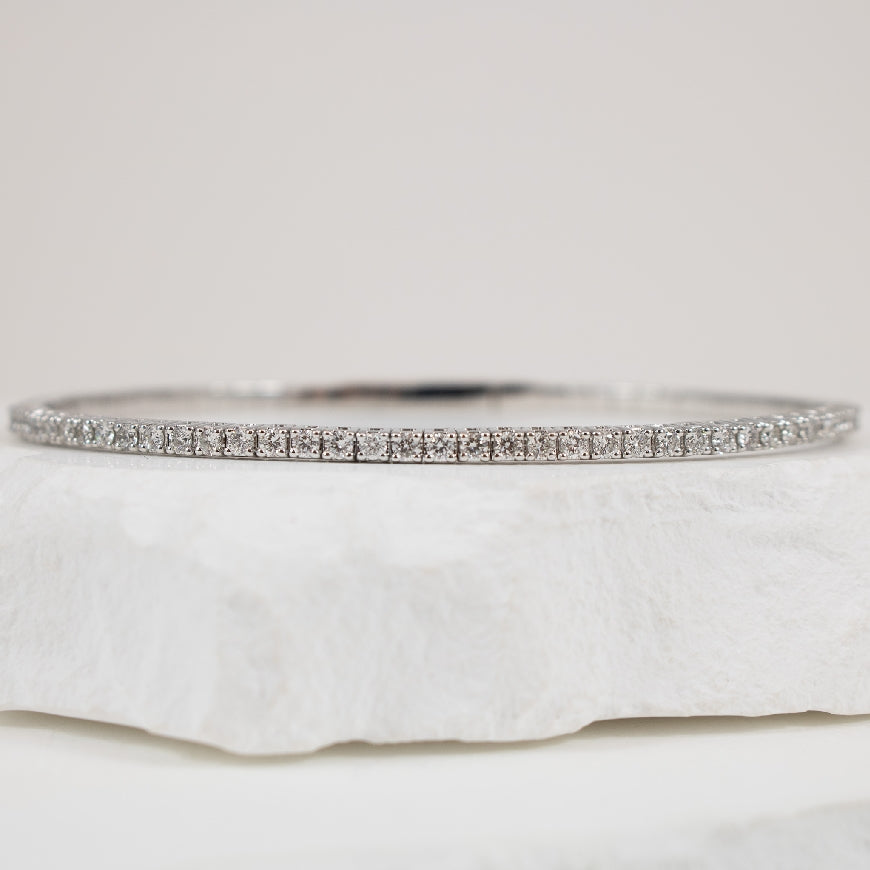 14KW 1.00CT Diamond Flexible Bangle               

14K White Gold Roman & Jules Natural Diamond Flexible Bangle 

1.00 Total Natural Diamond Weight SI1-2 Clarity, G Colour 

