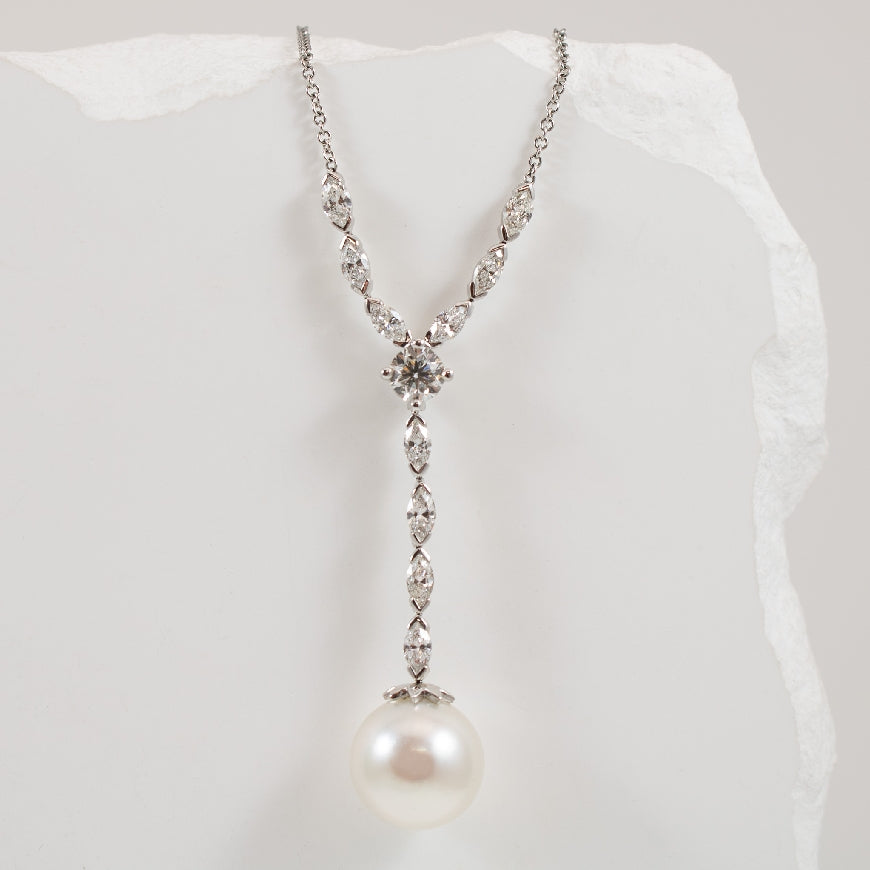 14KW South Sea Pearl & Diamond Necklace             

14K White Gold South Sea Pearl & Natural Diamond Necklace

0.45 Total Natural Round Brilliant Cut Diamond Weight 
1.00 Total Natural Marquise Cut Diamond Weight
VS/SI Clarity, GH Colour, Ver