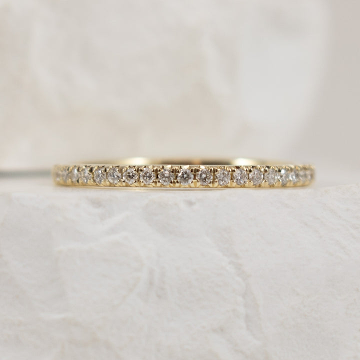 10KY 0.15CT Straight Diamond Band                 

10K Yellow Gold Natural Diamond Band 

0.15 Total Natural Diamond Weight I1 Clarity, HI Colour

Finger Size 6.5