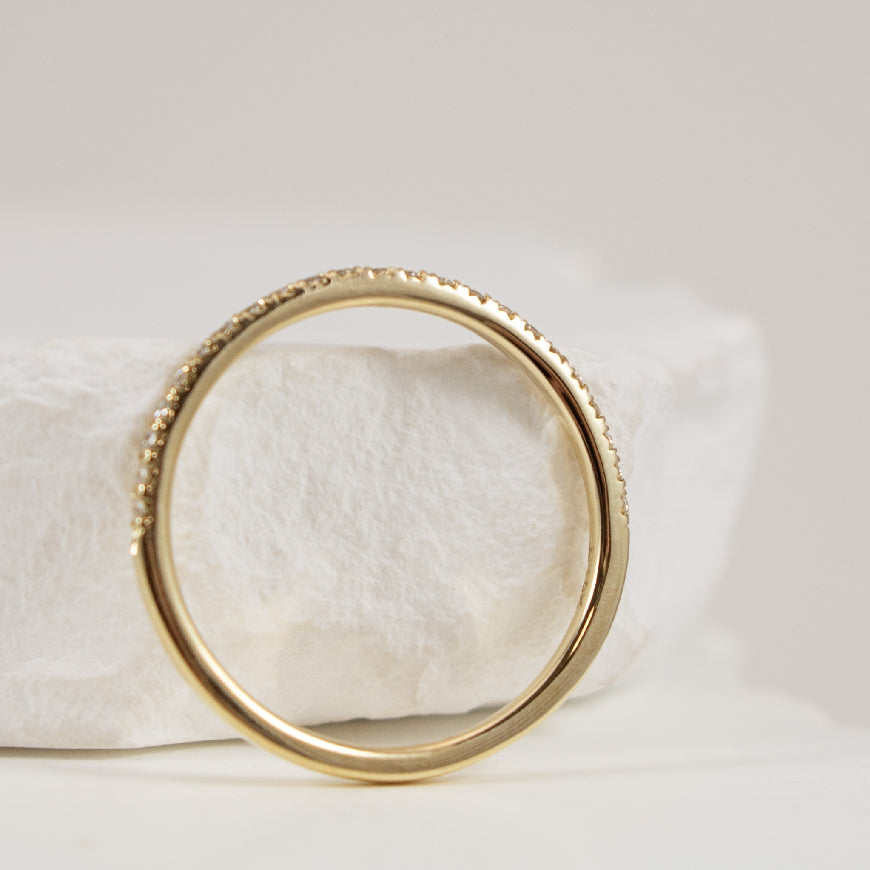 10KY 0.15CT Straight Diamond Band