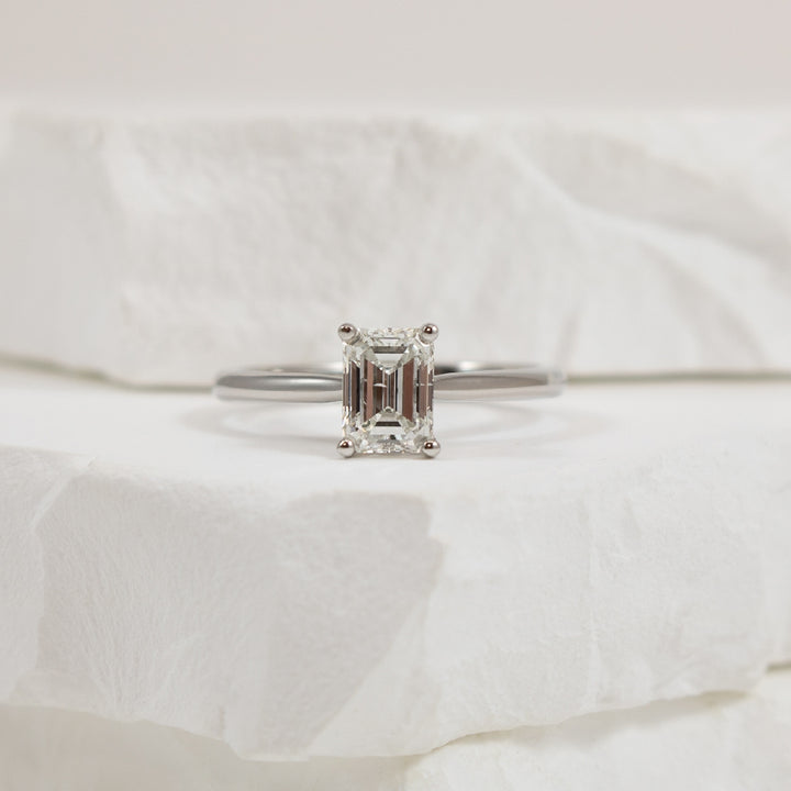 14K WHITE GOLD DIAMOND SOLITAIRE RING

CENTER - 1.05CT EMERALD CUT DIAMOND 
SI1 CLARITY, G COLOUR, VG/VG CUT, GIA

SIZE 6.5