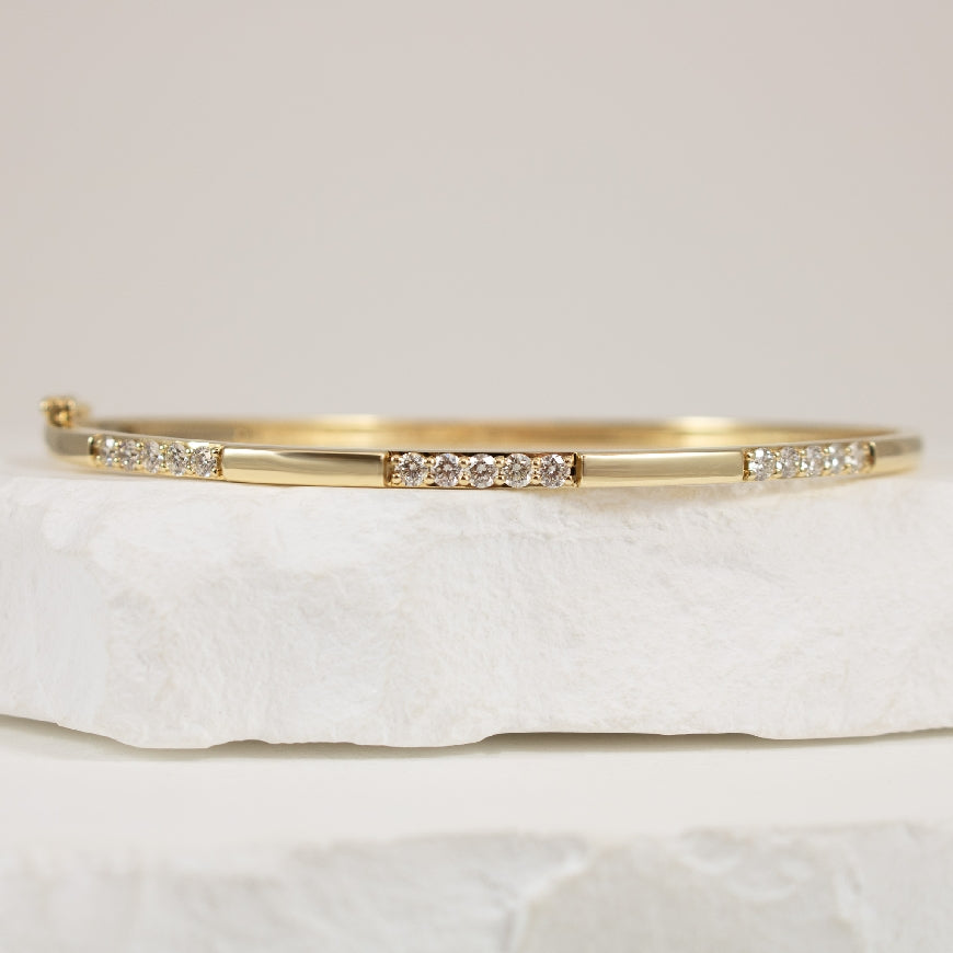 14KY Modern Spaced Diamond Bangle Bracelet     

14K Yellow Gold Canadian Diamond Bangle Bracelet 

0.60 Total Natural Canadian Diamond Weight VS1 Clarity, I Colour, Excellent/ Very Good Cut 
