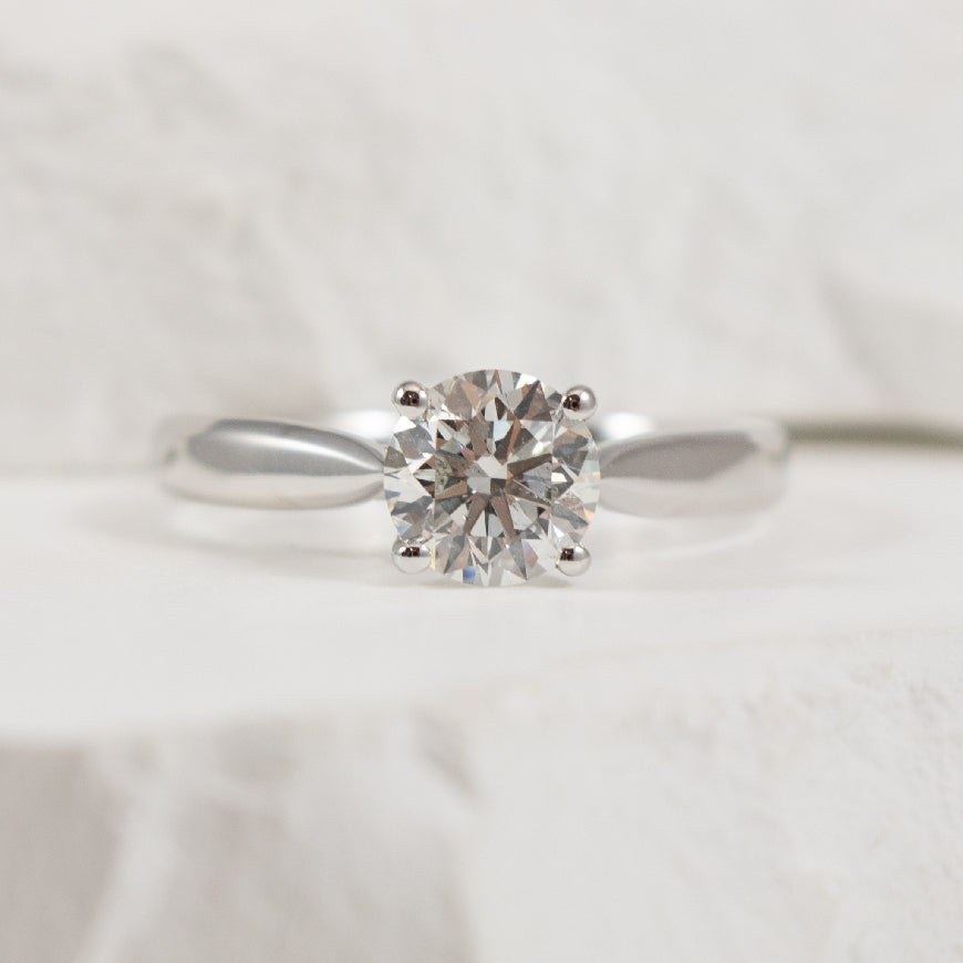 14KW Gabriel & Co 1.01CT Diamond Engagement Ring  

14K White Gold Gabriel & Co. Natural Diamond Round Brilliant Cut Solitaire Engagement Ring 

Center Diamond - 1.01CT Round Brilliant Cut Natural Diamond of
SI2 Clarity, G Colour, Excellent/ Ver