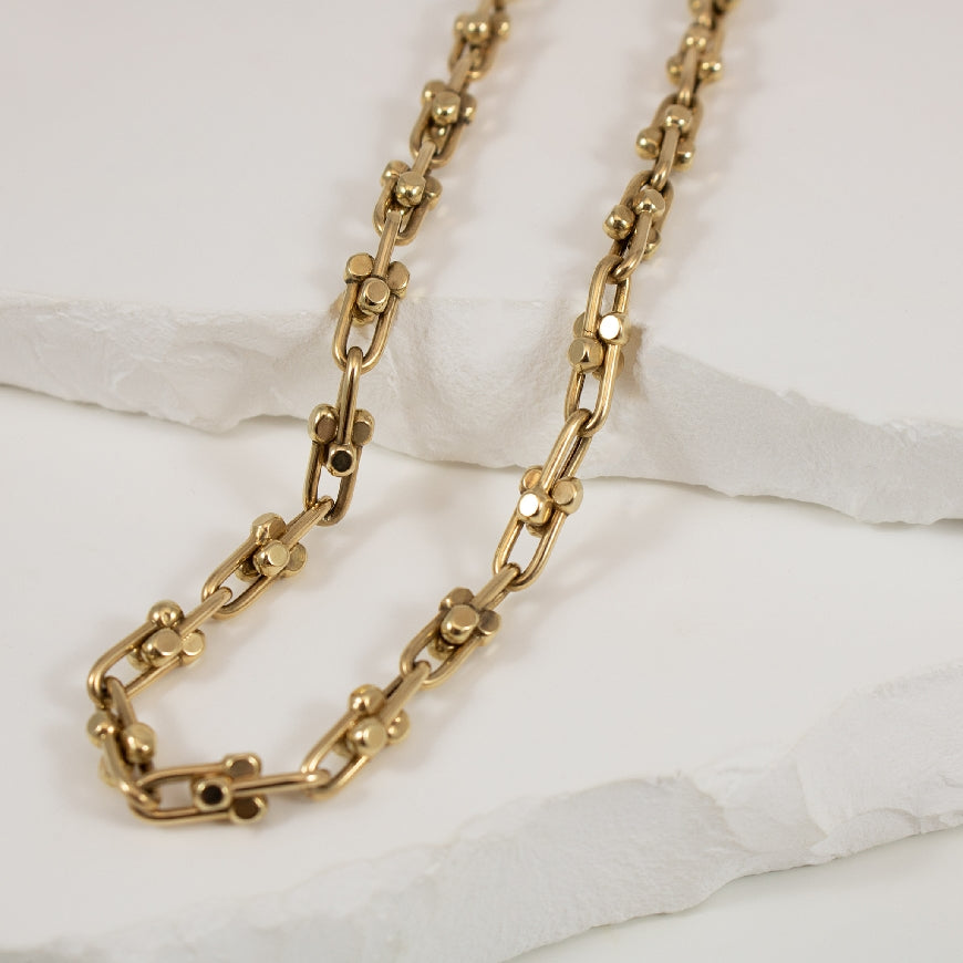 14KY Modern Bold Hardware Linked Necklace      

14K Yellow Gold Hardware Necklace

Chain Length 18'

18.5 Grams

