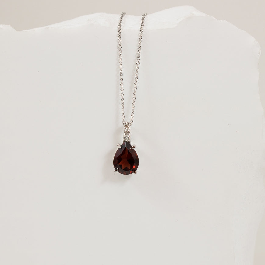 10KW Pear Shaped Garnet&Diamond Accented Necklace 

10K White Gold Garnet & Natural Diamond Necklace

0.06 Total Natural Diamond Weight

Chain Length 18'

