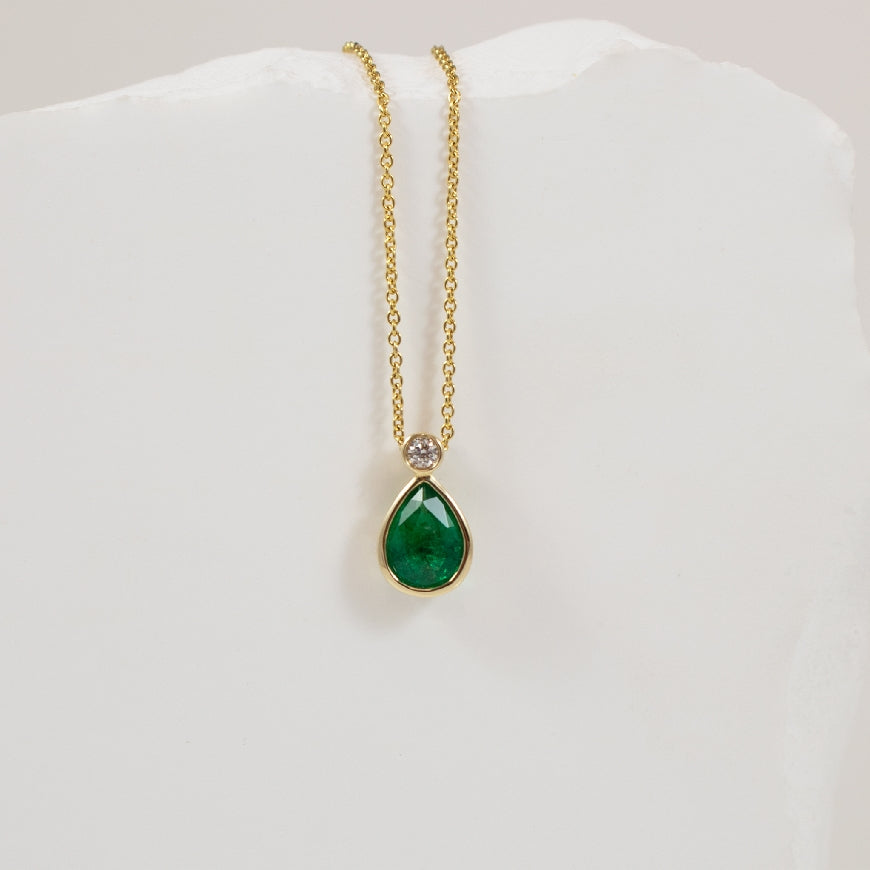 14KY Pear Shaped Emerald & Diamond Bezel Necklace   

14K Yellow Gold Roman & Jules Pear Shaped Emerald & Natural Diamond Bezel Necklace

1.16 Carat Pear Shaped Emerald
0.05 Total Natural Diamond Weight SI Clarity, GH Colour

Chain Length 16' 