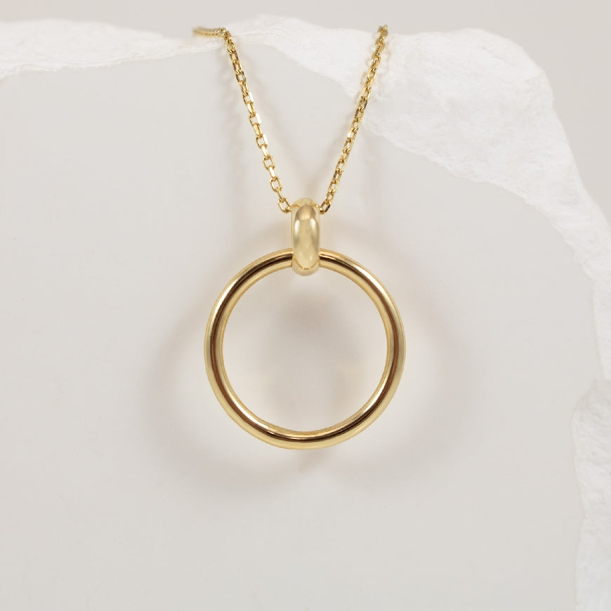 14K Yellow Gold Circle Necklace

1.51 Grams

Chain Length 17'

