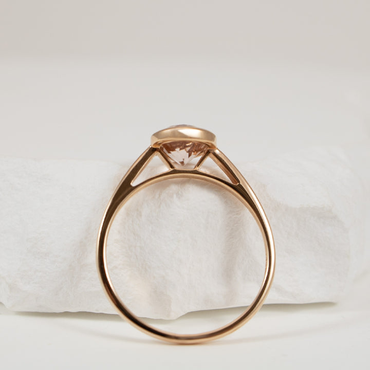 14KR Pear Shaped Bezel Set Morganite Ring