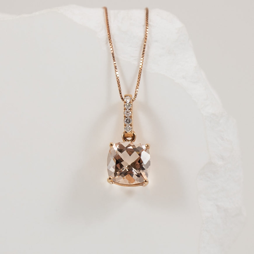 14KR Cushion Cut Morganite & Diamond Necklace        

14K Rose Gold Morganite & Natural Diamond Necklace

1.29 Carat Cushion Cut Morganite 
0.04 Total Natural Diamond Weight

10K Chain Length 18'


