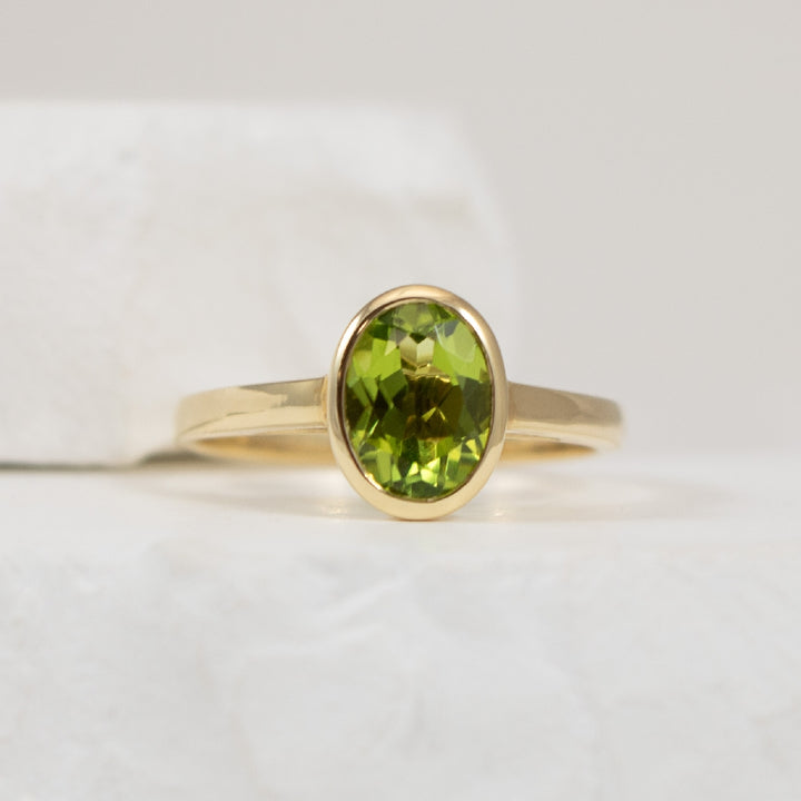 14KY Modern Oval Cut Bezel Set Peridot Ring      

14K Yellow Gold Peridot Oval Cut Bezel Ring

1.30 Carat of Natural Oval Cut Peridot 

Finger Size 7
