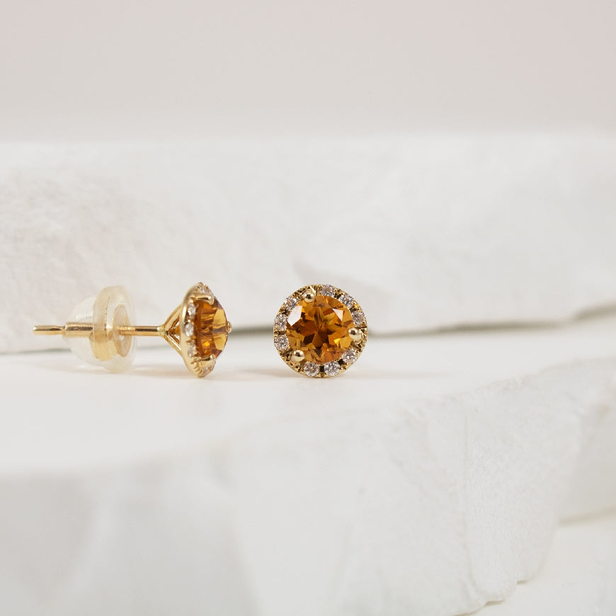 14KY Citrine & Diamond Classic Halo Earrings     

14K Yellow Gold Citrine & Natural Diamond Halo Earrings

0.90 Total Natural Citrine Weight
0.12 Total Natural Diamond Weight

Earring Closure Post with Butterfly Back


