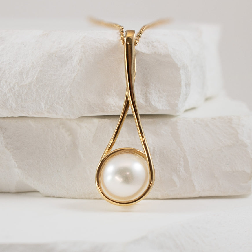 14KY Freshwater Cultured Wrapped Pearl Necklace   

14K Yellow Gold Freshwater Cultured Pearl Necklace

Pear Size 9.5-10mm 
AA Graded

Chain Length 18'

