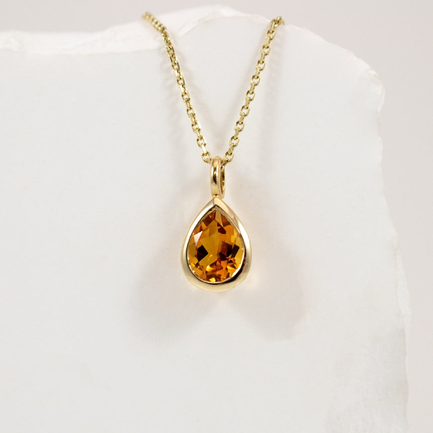 14KY Modern Pear Shaped Citrine Bezel Set Necklace

14K Yellow Gold Citrine Pear Shaped Bezel Necklace

1.08 Carat of Natural Pear Shaped Citrine 

Chain Length 18'

