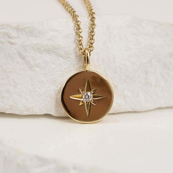 10KY Canadian Diamond Compass Necklace            

10K Yellow Gold Natural Canadian Diamond Compass Necklace 

0.023 Total Natural Diamond Weight of SI2 Clarity, H Colour, Very Good Cut 

Chain Length 18' (Adjustable) 


