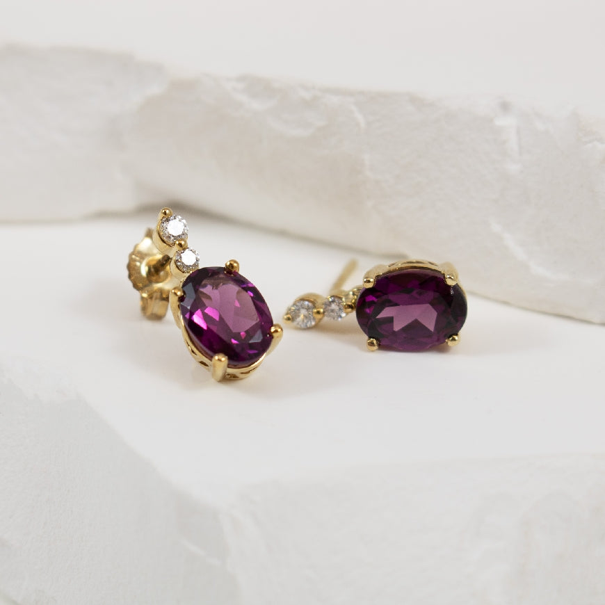 10KY Oval Cut Rhodolite Garnet & Diamond Earrings 

10K Yellow Gold Maple Leaf Canadian Natural Diamond & Rhodolite Garnet Earrings 

8x6mm Natural Oval Cut Rhodolite Garnets 

0.11 Total Natural Diamond Weight SI2 Clarity, FG Colour 

Earrin