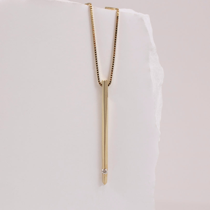 10KY Diamond Accented Vertical Bar Necklace           

10K Yellow Gold Natural Canadian Diamond Bar Necklace

0.031 Carat of Natural Round Brilliant Cut Canadian Diamond  I1 Clarity, H Colour 

Chain Length 18' (Adjustable to 17')
