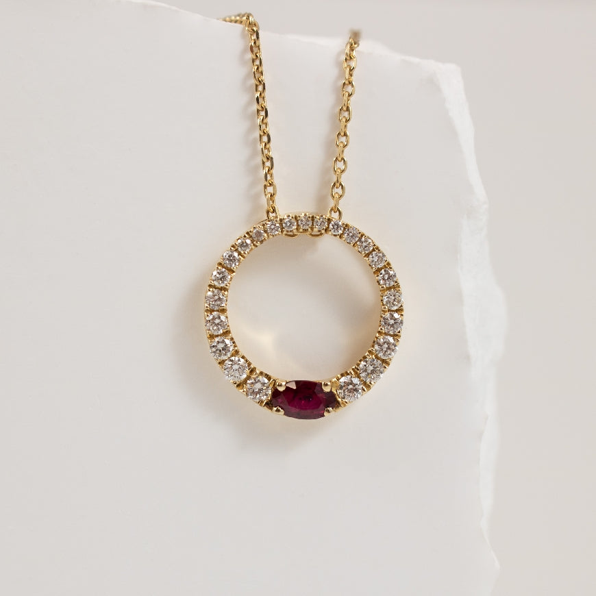 14KY Open Circle Oval Cut Ruby & Diamond Necklace 

14K Yellow Gold Roman & Jules Natural Diamond & Ruby Circle Necklace 

0.33 Carat Oval Cut Ruby 

0.34 Total Natural Diamond Weight SI1-2 Clarity, G-H Colour 

Chain Lenght 18' 


