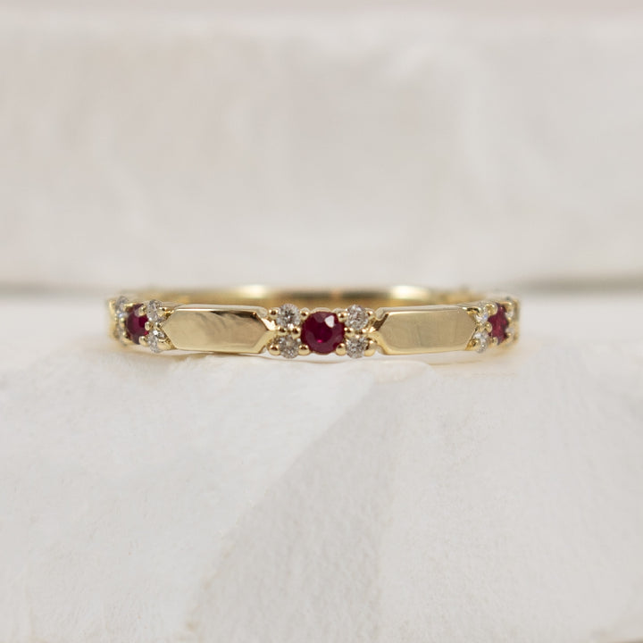 10KY Elongated Hexagon Bar Ruby & Diamond Band

10K Yellow Gold Ruby & Diamond Band 

0.13 Total Diamond Weight I2 Clarity, H-J Colour 

Finger Size 6.75  